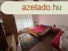 Elad feljtott csaldi hz, hatalmas gygynvnyes kerttel