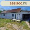 Monor Hegyessy tanyn feljtott csaldi hz, 2073 m2 t