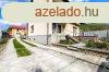 Elad csaldi hz Pcel, 	Csnya t kzelben