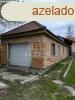 Elad csaldi hz Veresegyhz, 	reg-t kzelben