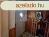 Elad csaldi hz Szabadbattyn, 	Szabadbattyan kzpontjban