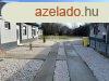 Elad  Albertirsa, 	Kertkapcsolatos laks.