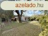 Elad csaldi hz Pusztaszentlszl, 	Csendes mellkutcja