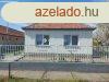 Elad 65 nm csaldi hz  Izskon 499 nm telken