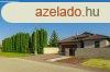 Nappali+ 4 szobs 178nm-es hz, dupla garzs, 850nm telken -