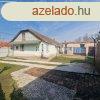 Szarvason csaldi hz elad!