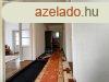 Sarkadon j llapot csaldi hz, csendes krnyken, aszfalt