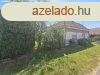 Elad csaldi hz Csmdr, 	hz patakkal, pajtval, mhelly