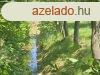 Elad csaldi hz Csmdr, 	hz patakkal, pajtval, mhelly
