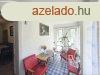 Elad csaldi hz Csmdr, 	hz patakkal, pajtval, mhelly