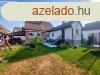Elad csaldi hz Balatonkeresztr, 	Kzpontban lv mgis c