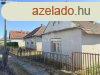 Elad csaldi hz Kisbucsa, 	Csaldi hz tra nz terleten