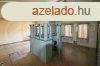 Izsfalvn elad egy 90 m2-es, 4 helyisges hz 637  m2-es t