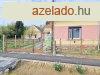 Elad csaldi hz Misefa, 	Csendes utcja