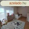 Monor kertvrosban, 2 lakrszbl ll hz 520 m2 tel