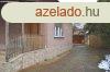 jszsz kzpontjban hrom szobs csaldi hz garzzsal elad