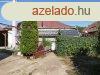 Mezcston kt generci egyttlsre alkalmas csaldi hz 