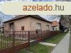 Elad csaldi hz Vrtesboglr, 	Kzpont kzeli