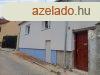 Elad 85 nm-es Feljtott Csaldi hz Pcs Belvros 