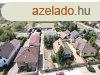 Elad csaldi hz Slysp, 	Hatr t
